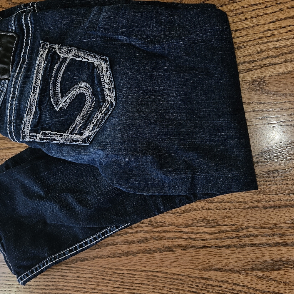 Silver Suki fluid denim mid capri size 28 with stretch.